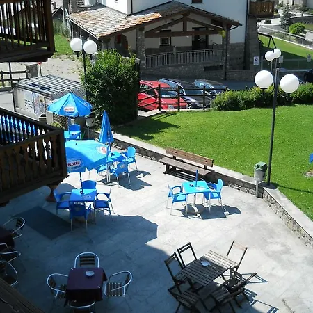 La Tour - Food, Bed & Mountain Panzió *