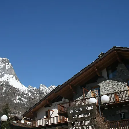 La Tour - Food, Bed & Mountain Oyace