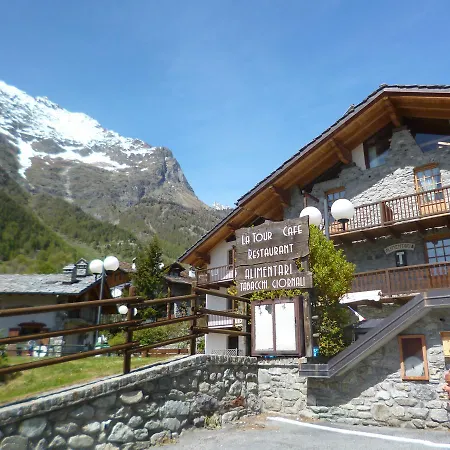 La Tour - Food, Bed & Mountain B&B Oyace