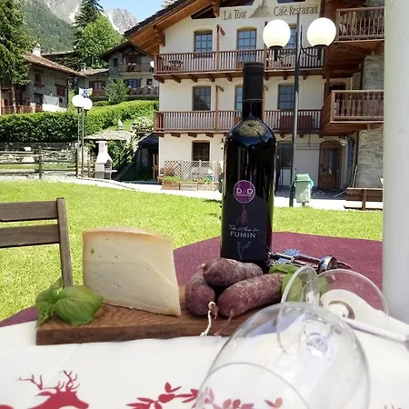 La Tour - Food, Bed & Mountain