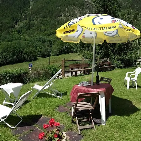 La Tour - Food, Bed & Mountain Panzió Oyace