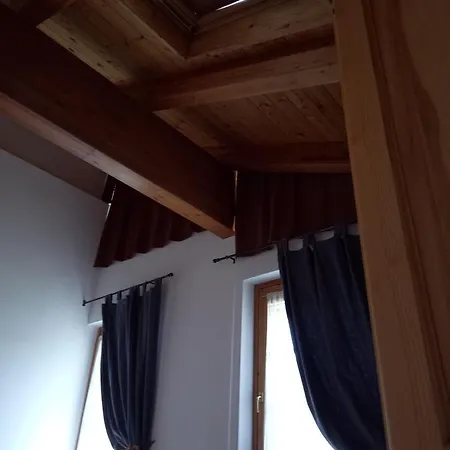 Panzió La Tour - Food, Bed & Mountain Oyace