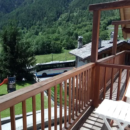 La Tour - Food, Bed & Mountain Bed & Breakfast Oyace