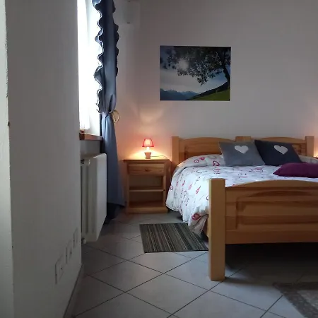 La Tour - Food, Bed & Mountain Panzió