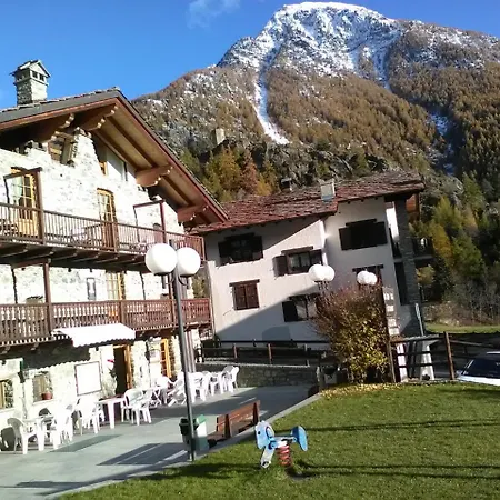 La Tour - Food, Bed & Mountain B&B Oyace