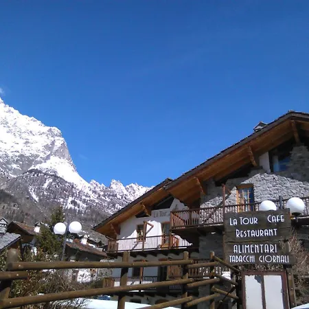 La Tour - Food, Bed & Mountain B&B Oyace